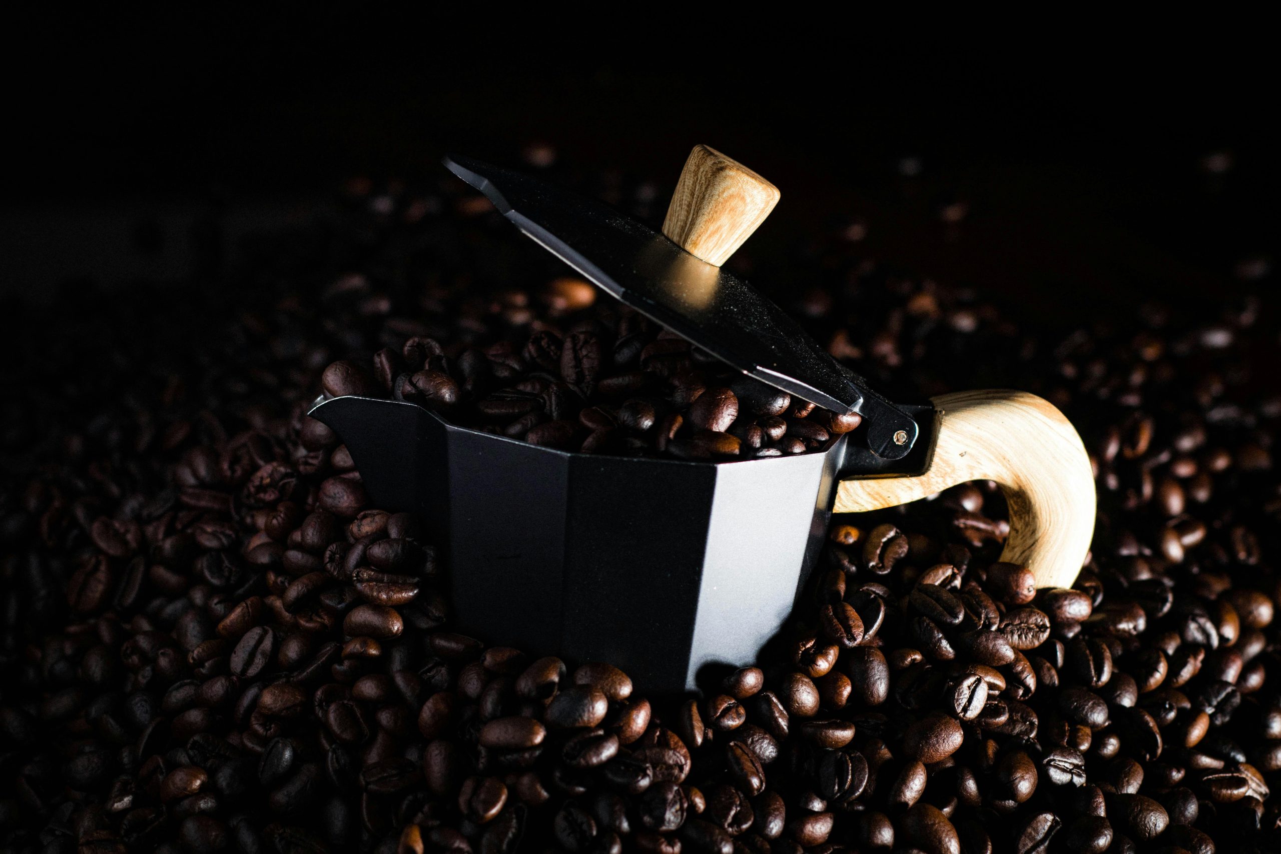 Świat aromatów kawy: przewodnik dla początkujących smakoszy